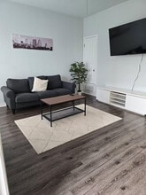 Building Photo - 911 W 22nd St