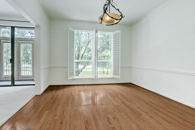 View of the treetops from the dining room. - 2400 N Braeswood Blvd