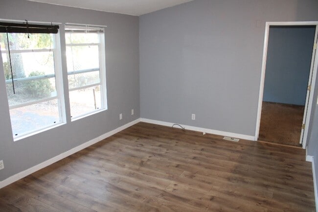 Building Photo - 5266 Sunset Dr