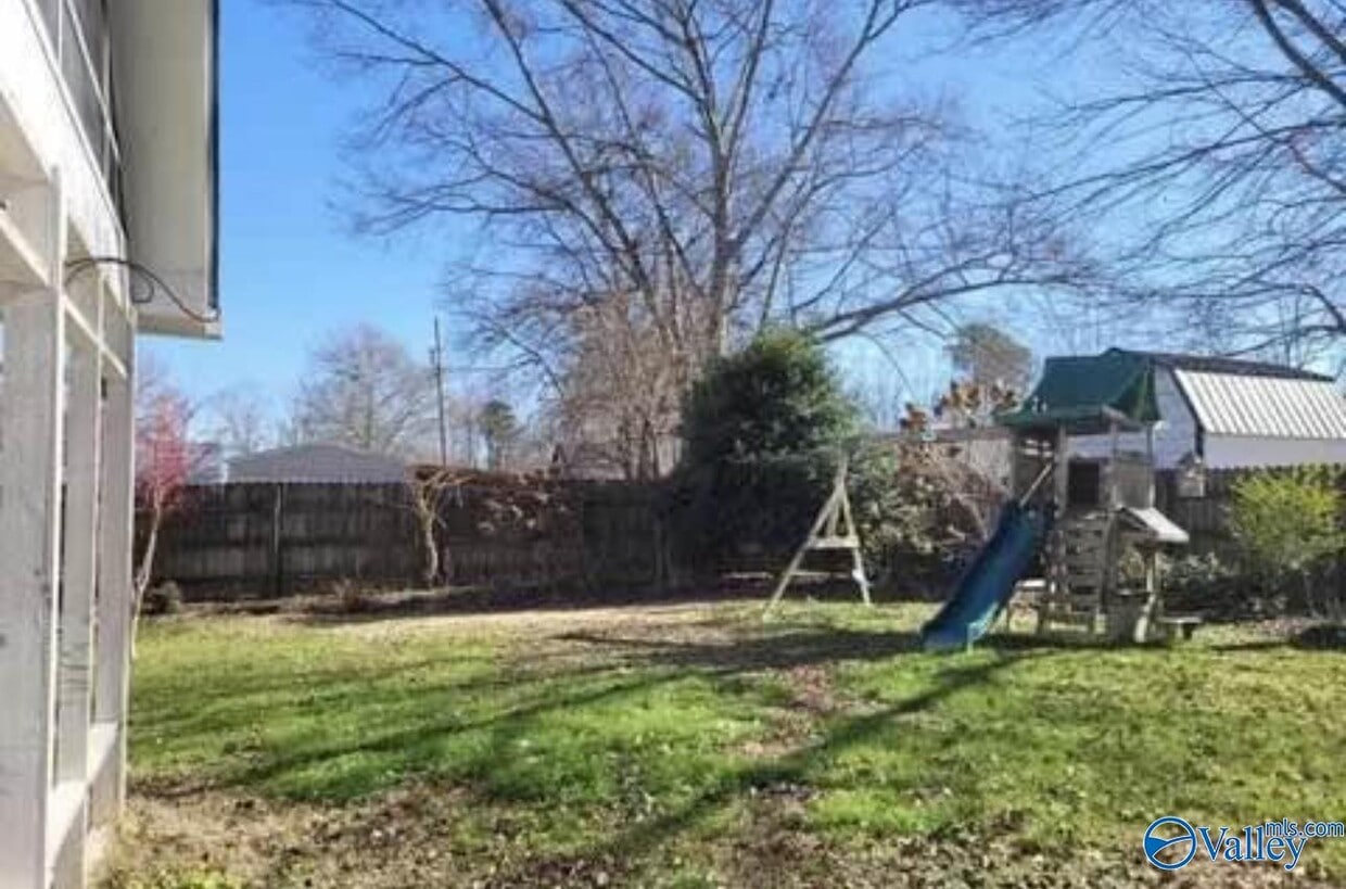 Building Photo - 1802 Chickasaw Dr