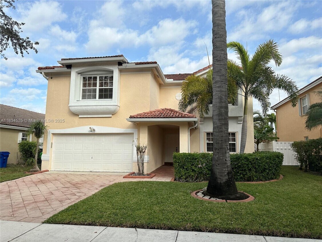 Foto principal - 13825 NW 22nd St