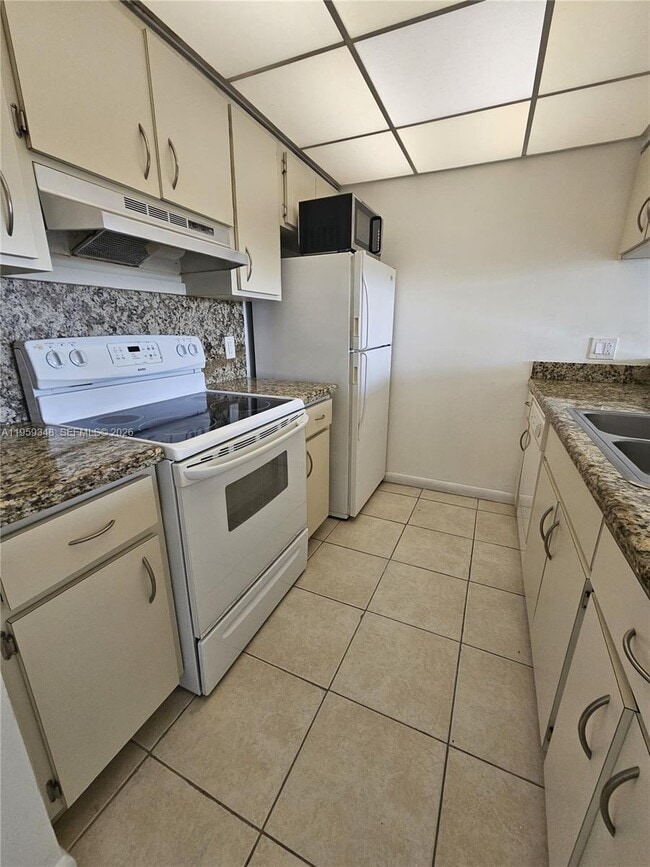 Building Photo - 8180 Geneva Ct