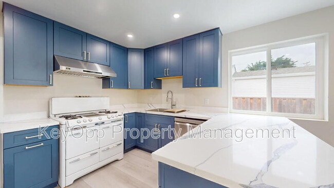 Building Photo - 976 Masson Ave