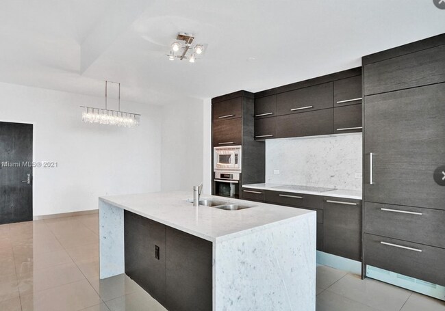 Building Photo - 900 Biscayne
