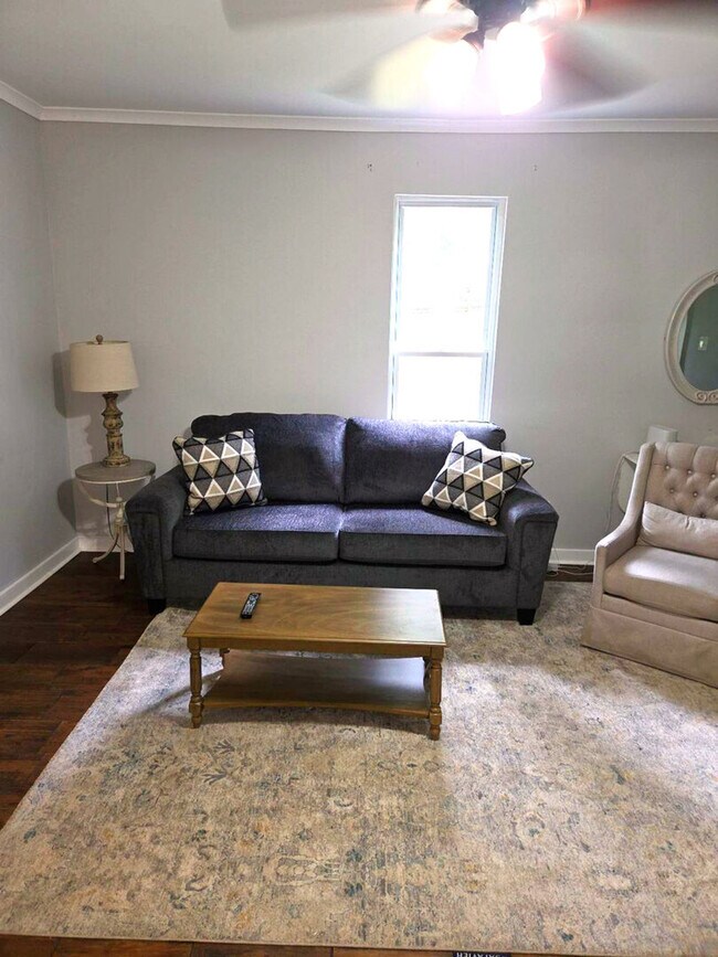 Foto del edificio - 4481 McLain Cir