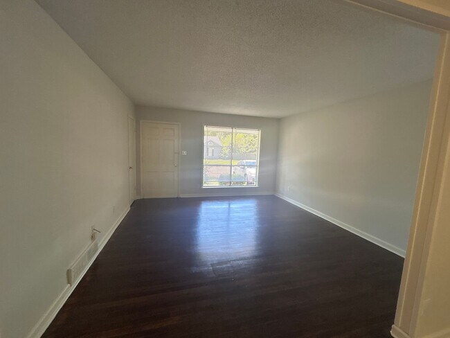 Building Photo - 3450 Glenshaw Dr