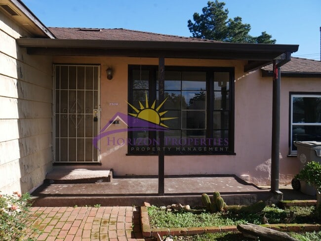 Foto del edificio - Unique 3 Bed 1.5 Bath 1,173 Sq. Ft. South Sacramento Home in Freeport Village