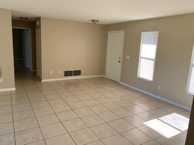 Building Photo - 591 Borraclough Ave
