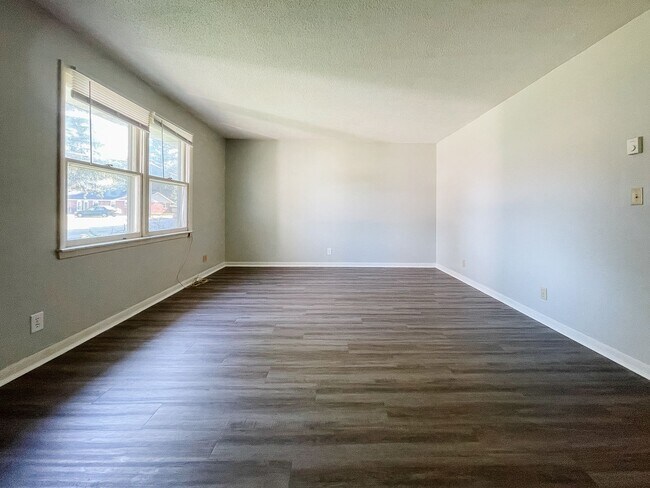 Building Photo - 4701 W Garver Drive