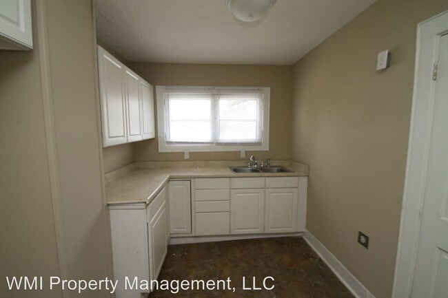 Building Photo - 866 N Gladstone Ave