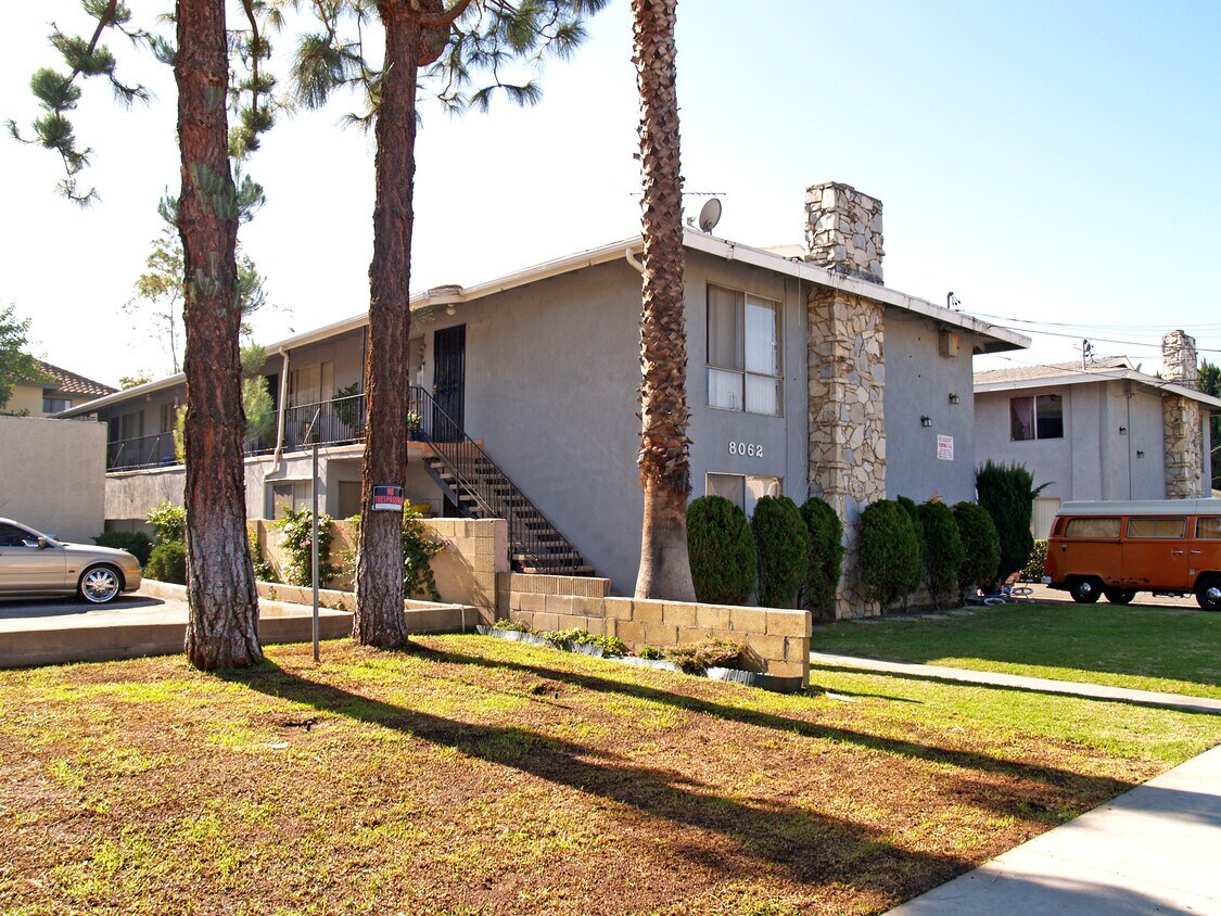 Foto del edificio - 8062 Whitaker St