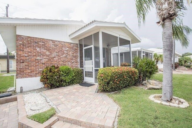 Building Photo - 6020 Midnight Pass Rd