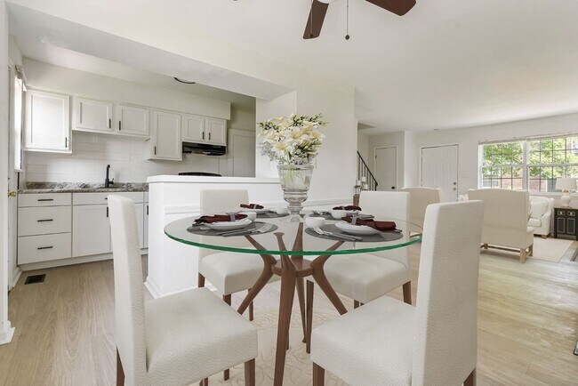 Foto del edificio - Townhomes at Bexley