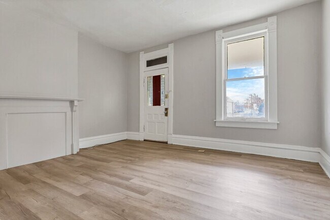 Building Photo - 220 S Yale Ave