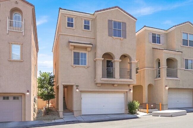 Building Photo - 10621 Nevada Falls Ave