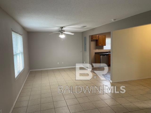 Building Photo - 5652 Dee St