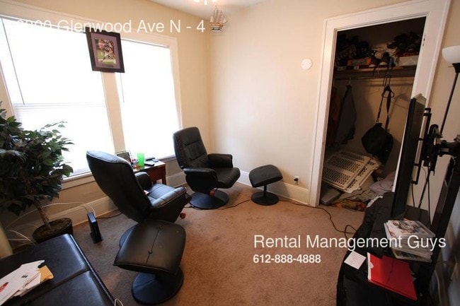 Building Photo - Quiet 1 Bedroom Apartment