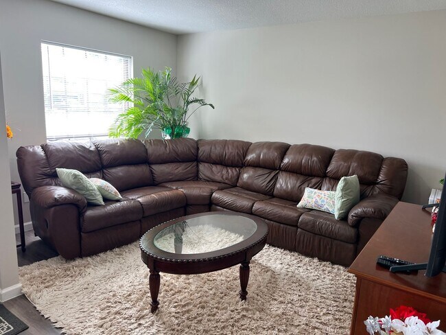 Foto del edificio - 1218 Summit Oaks Dr E