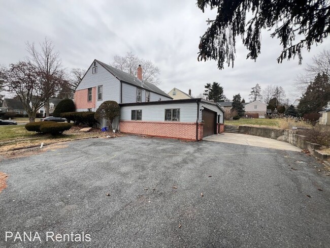 Building Photo - 3 br, 2 bath House - 101 Brookline Plaza