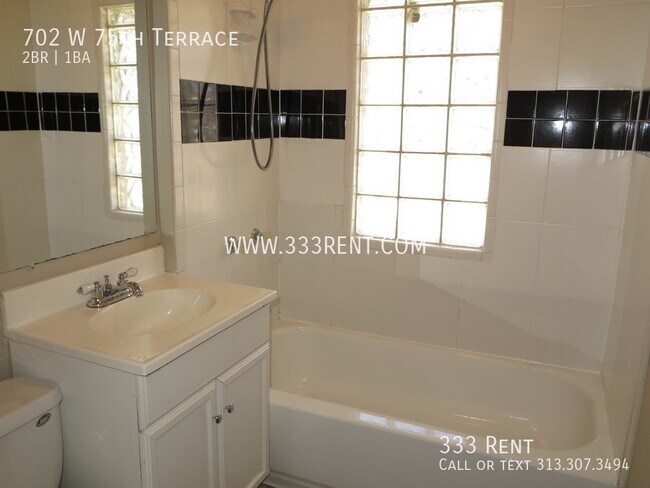 Building Photo - Great bungalow with lots of storage close ...
