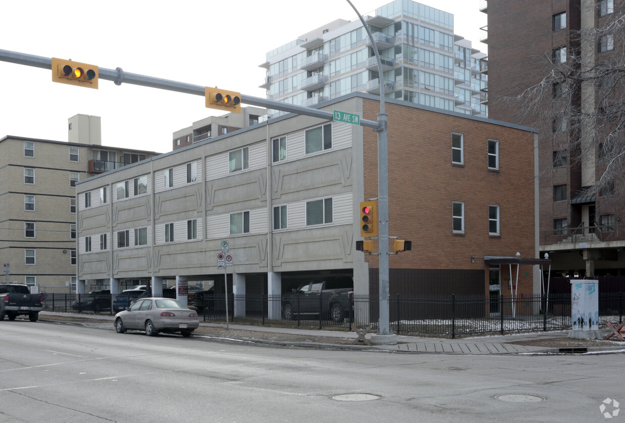 Primary Photo - Central Beltline Apartments