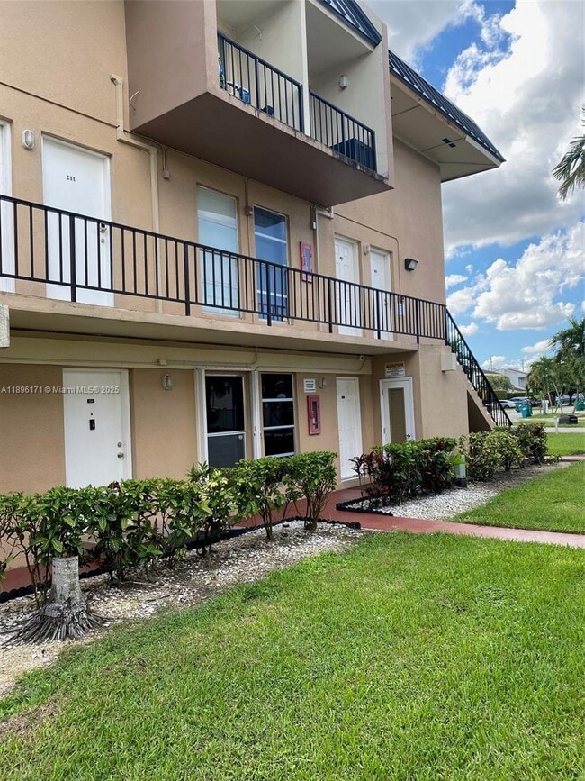Building Photo - 3901 SW 109th Ave