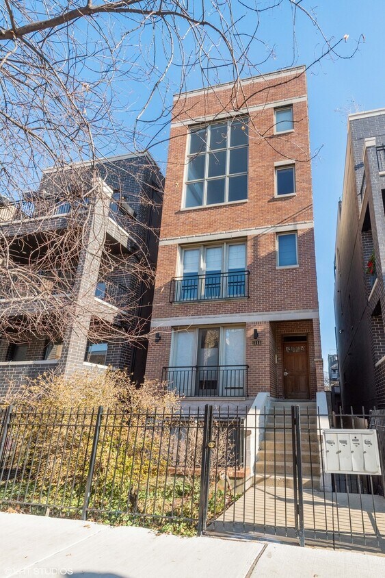 Primary Photo - 1111 N Paulina St