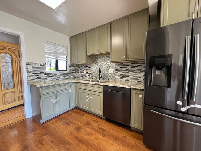Foto del edificio - Updated Single Story Home located in Conve...