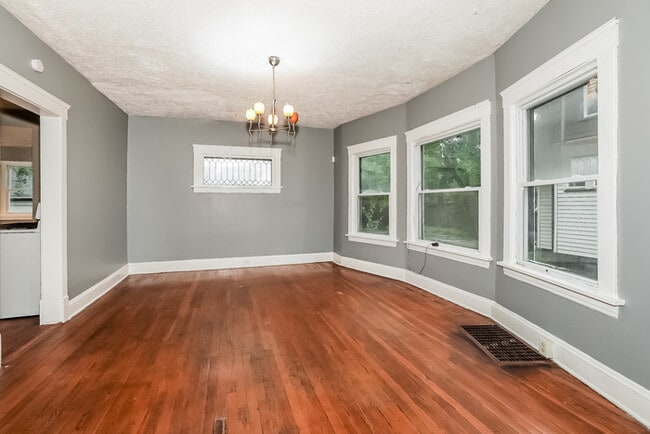 Building Photo - 1556 Dille Rd