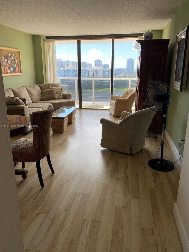 Building Photo - 3675 N Country Club Dr