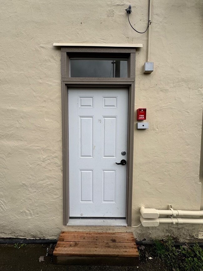 Building Photo - R282C