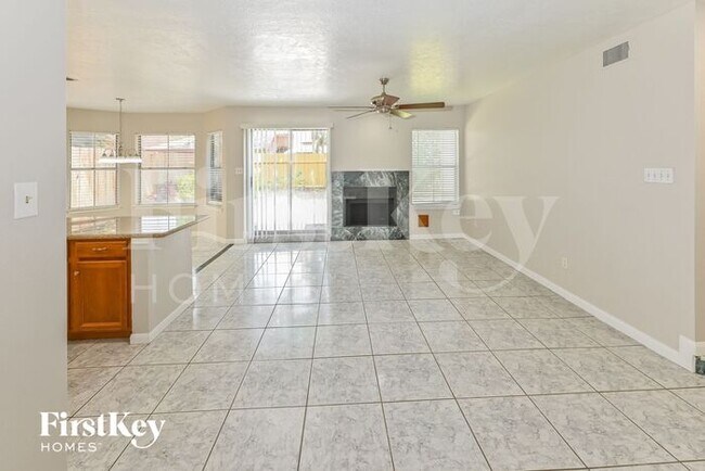 Foto del edificio - 8571 Spring Green Dr