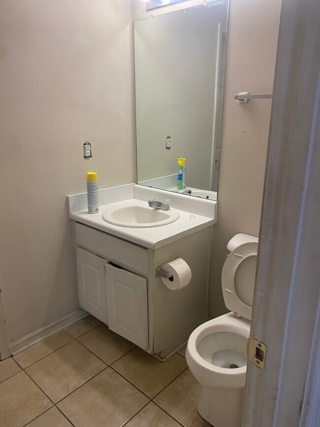 Building Photo - 412 Tina Hely Ct