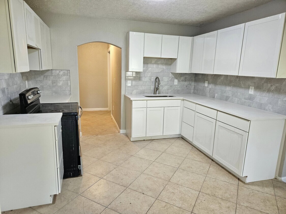 Foto del edificio - 1205 W Wrenway Ave