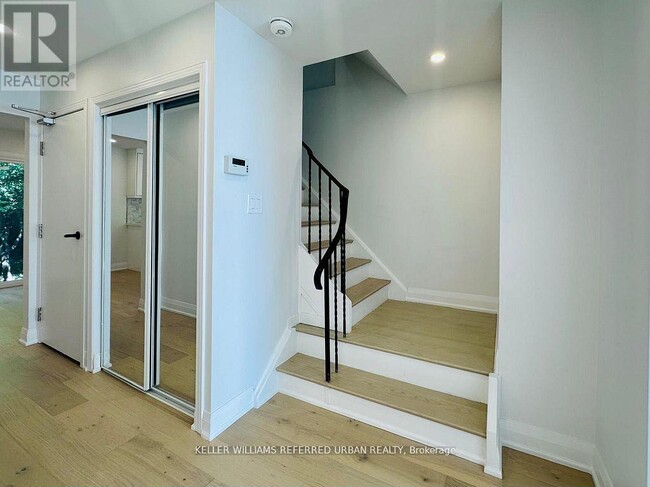 Building Photo - 906 Marinet Crescent