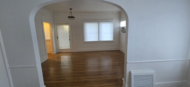 Sala de estar / Entrada - 4310 Clarissa Ave