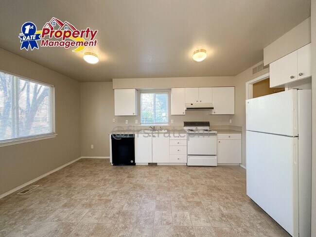 Building Photo - 760 W Alden Dr