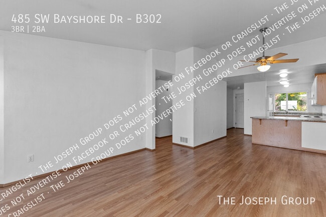 Building Photo - 485 SW Bayshore Dr