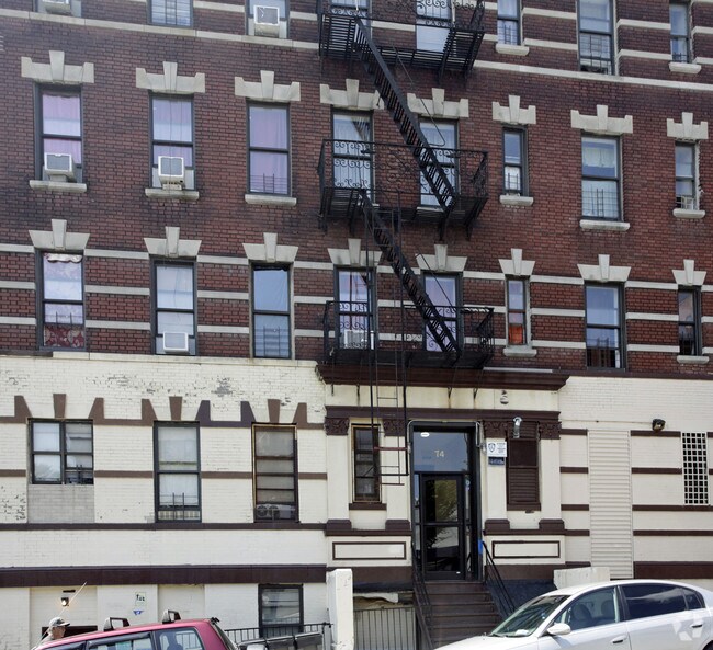 Foto del edificio - 74 W 165th St