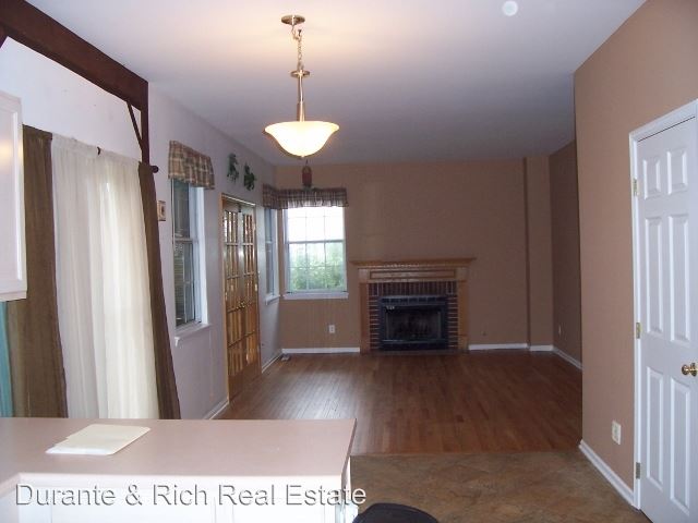 Building Photo - 439 Barnaby Dr