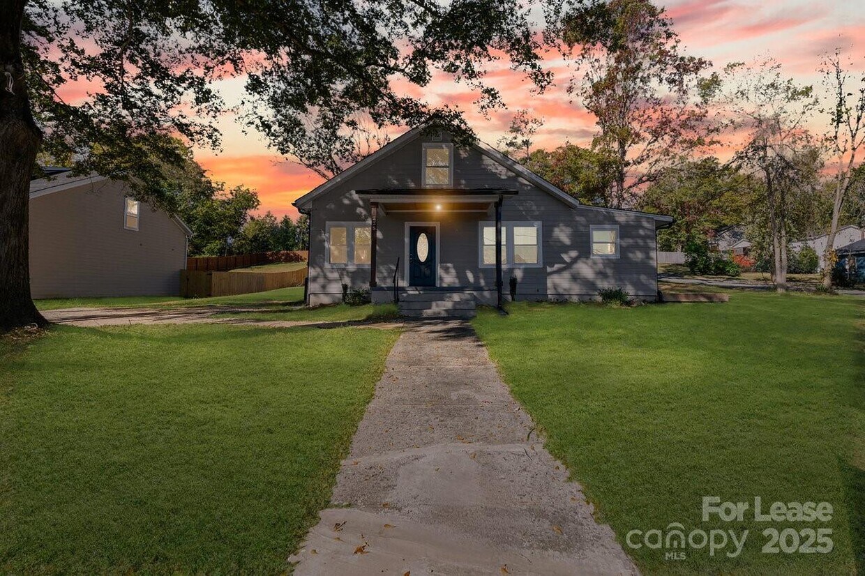 Foto principal - 225 N Lee St