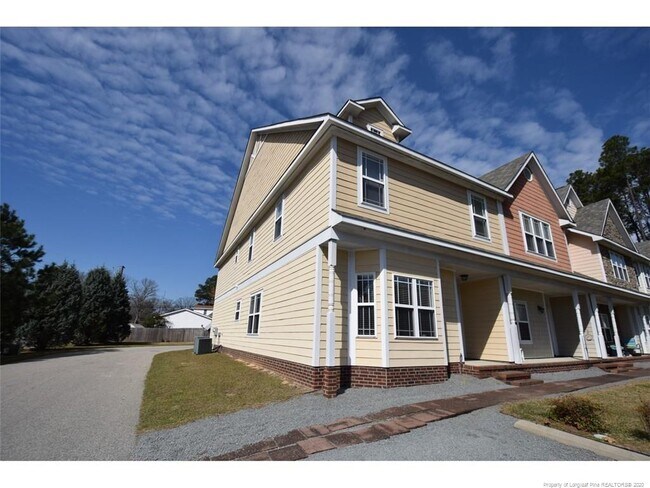 Building Photo - 909 Cora Lee Dr