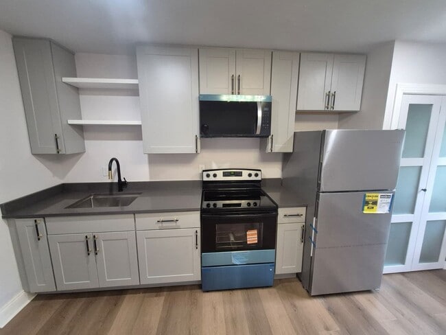 Building Photo - 241 Main St