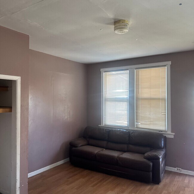 Building Photo - 4914 Plover Ave