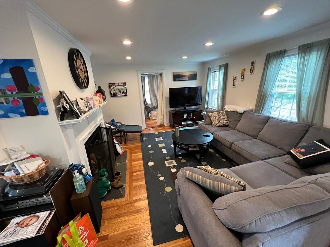 196 Gibbs St Unit 196, Newton, MA 02459 Condo for Rent in Newton, MA