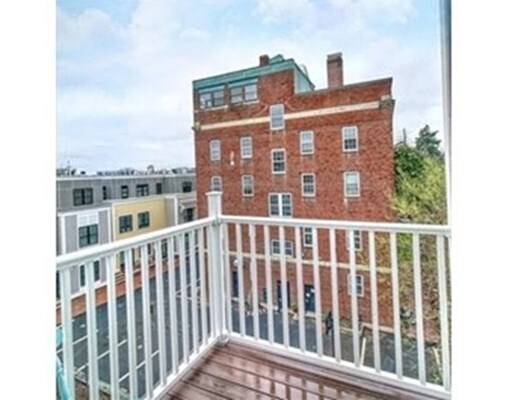 Building Photo - 9 Loring St
