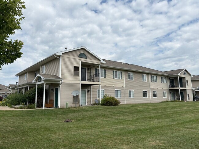 Foto del edificio - Hawk's Ridge Senior/Family Apartments