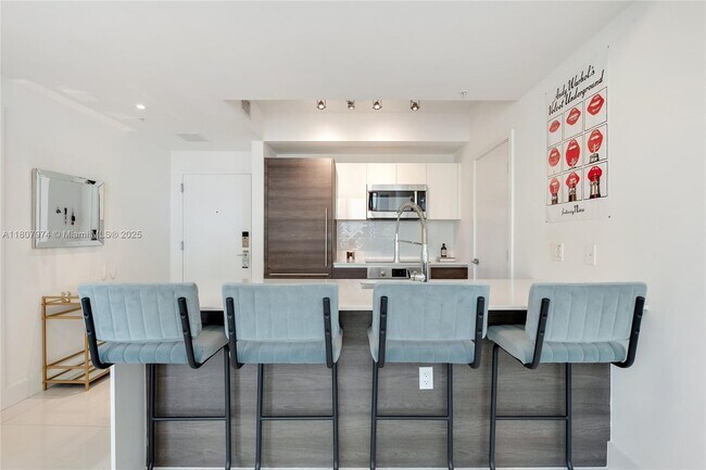 Building Photo - 301 Altara Ave
