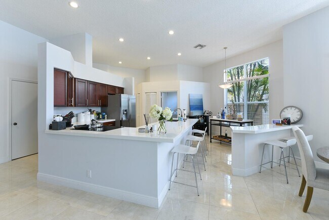 Foto del edificio - 6685 NW 24th Terrace