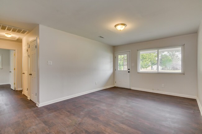Building Photo - 1812 Karian Dr